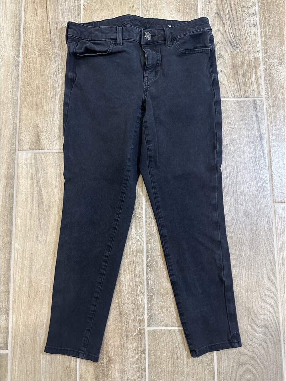 American Eagle Women's Size 4  Black Denim Jegging Crop Jeans.     -057-